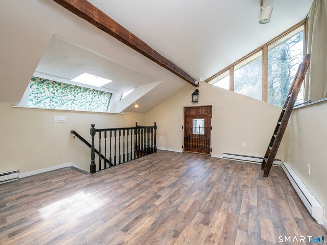 Building Photo - 128 Perry Ave