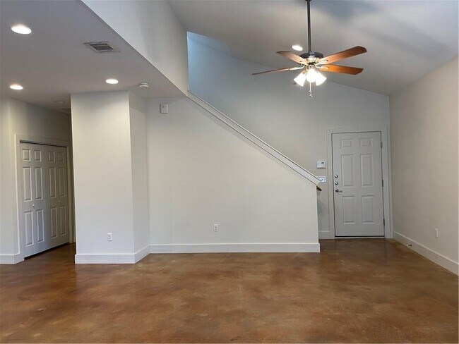 Building Photo - 3313 Thomas Kincheon St