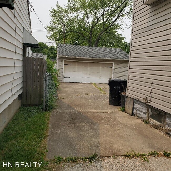 Building Photo - 3 br, 1.5 bath House - 290 MARSEILLES AVE