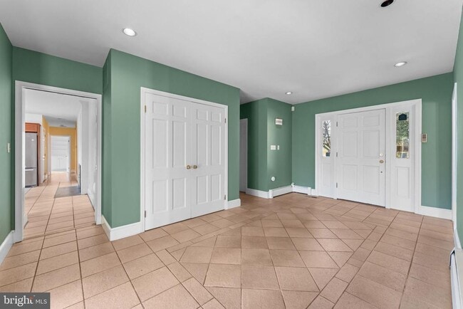 Building Photo - 901 Walker Rd