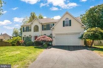 Building Photo - 47 Montgomery Dr