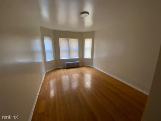 Building Photo - 3 br, 1 bath Apartment - 230 N Pine Ave