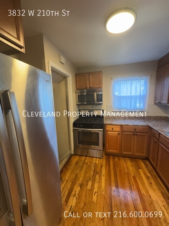 Foto del edificio - 3832 W 210th St
