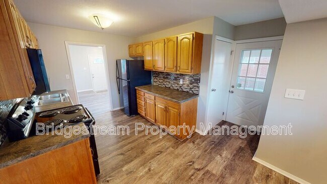 Foto del edificio - 217 Whispering Dr