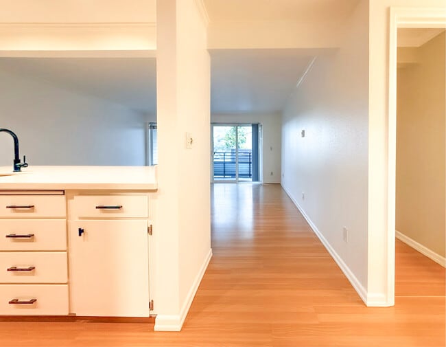 Building Photo - 949 N 35th St