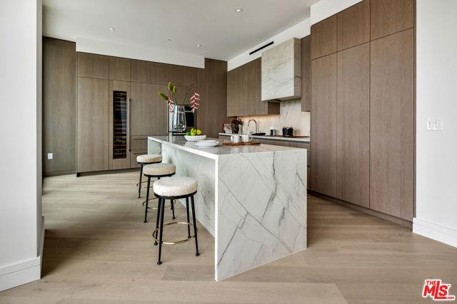Foto del edificio - 211 Elm Ct
