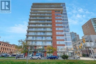 Building Photo - 180 York St