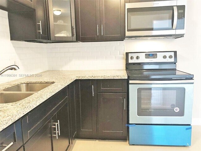 Foto del edificio - 7650 SW 10th Ct