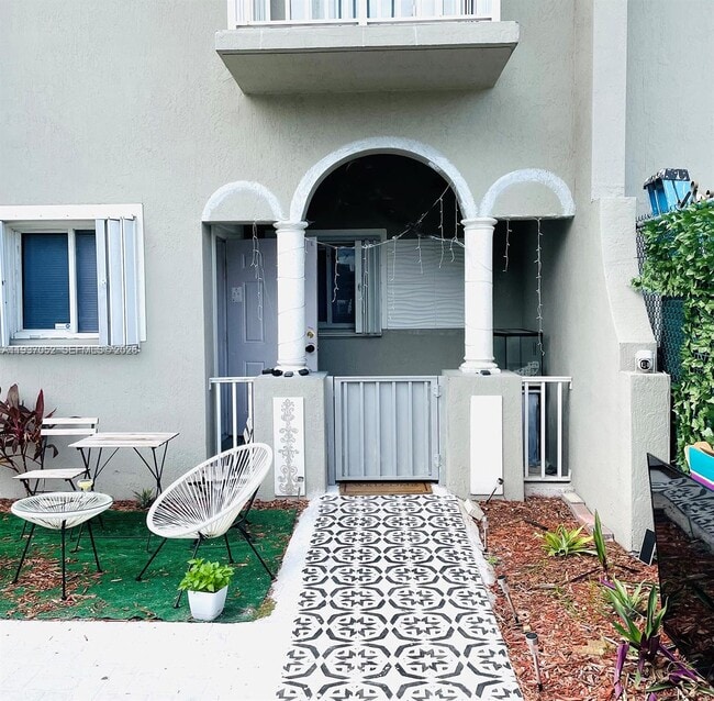 Foto del edificio - 1102 NW 26th St