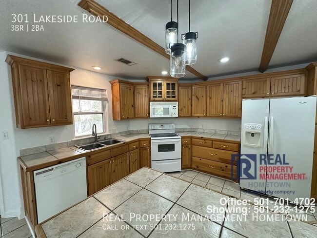 Foto del edificio - 301 Lakeside Rd