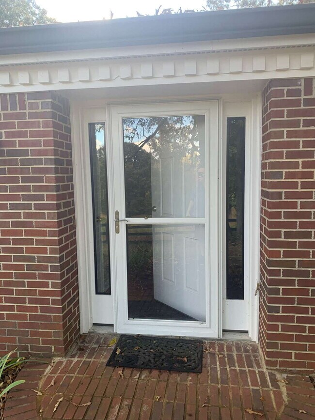 Building Photo - 8373 Brewer Rd