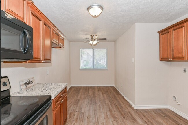 Foto del edificio - 6428 Alisa Ln