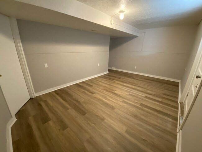 Foto del edificio - 4048 Taylor Blvd