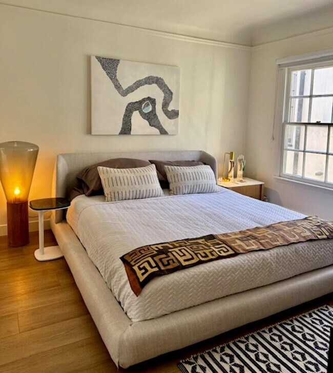 Foto del edificio - 339 N Almont Dr