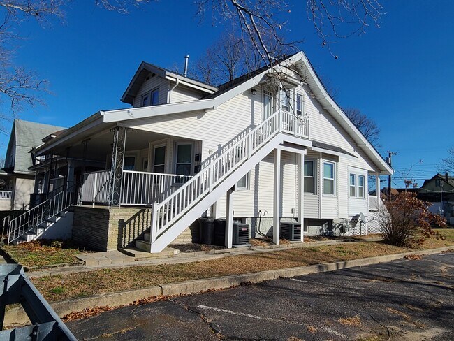2nd floor apt entrance - 206 Liverpool Ave