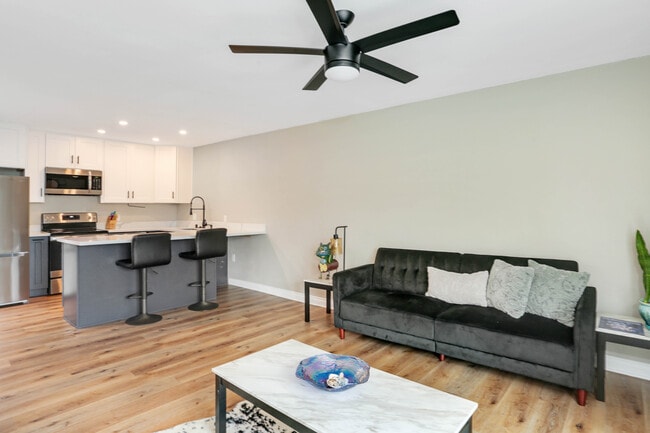 Building Photo - 3050 Rue D’Orleans