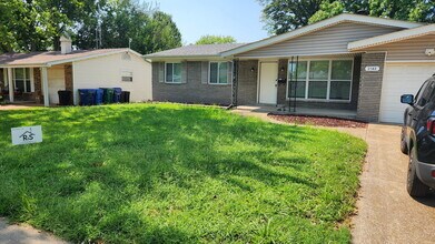 Building Photo - 2140 Teakwood Manor Dr