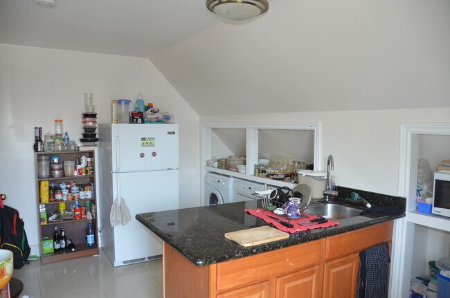 Kitchen 2 - 443 Broadview Av