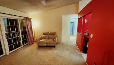 Building Photo - 2102 Doolittle Dr