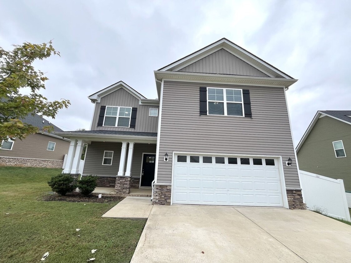 Foto principal - Huge home in Spring Hill!