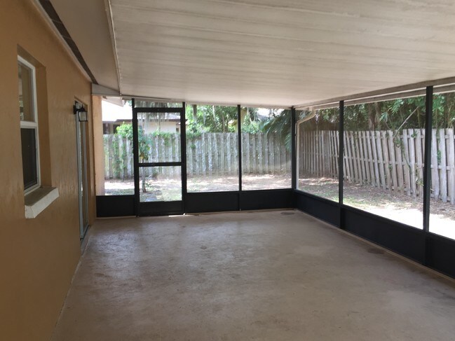 Building Photo - 3508 Kingswood Dr