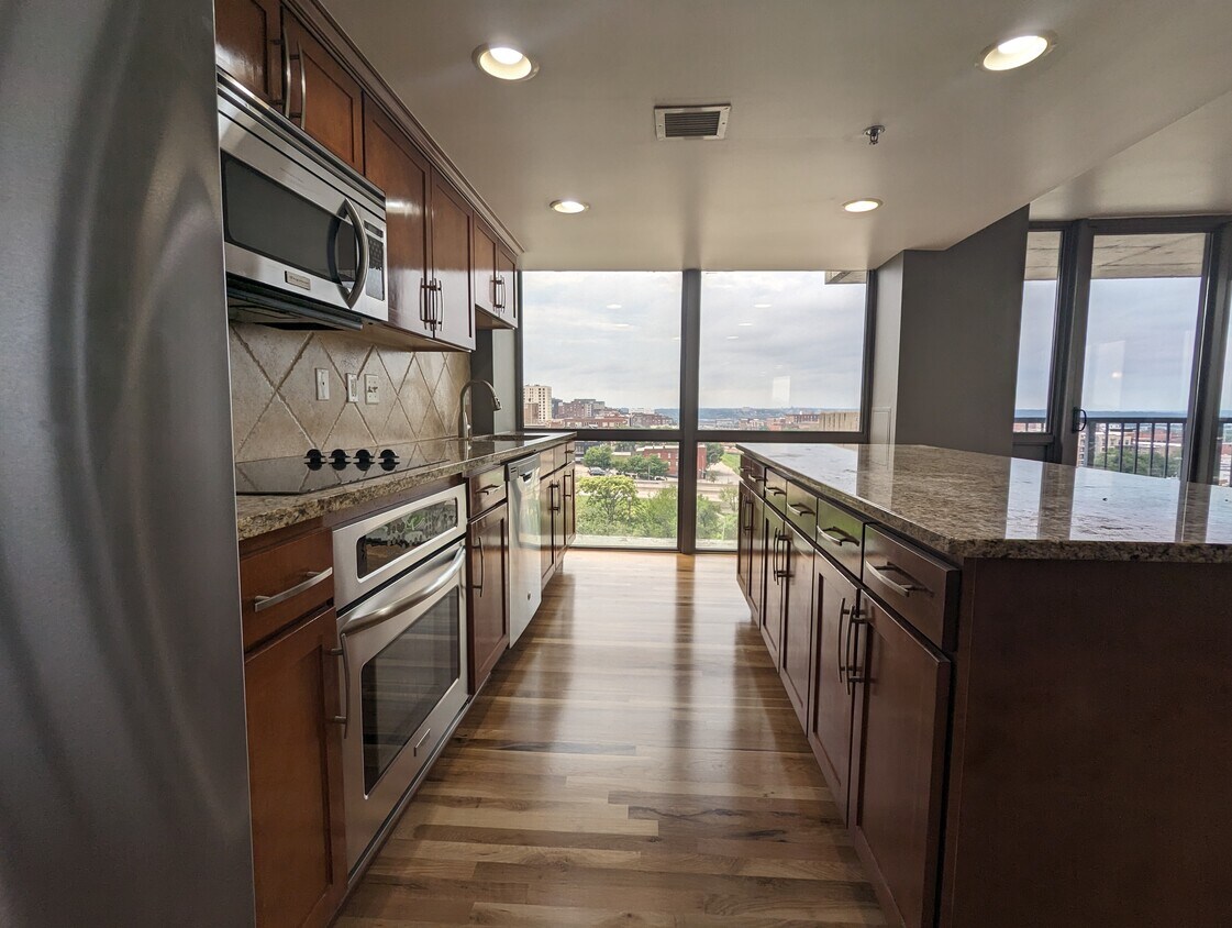 600 Admiral Blvd Unit 800, Kansas City, MO 64106 Condo for Rent in