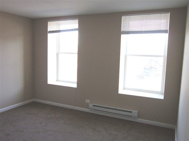 Building Photo - 141 S Batavia Ave