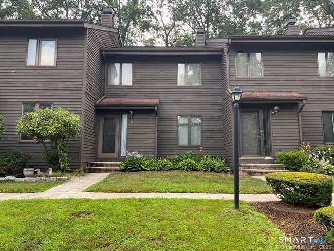 Foto del edificio - 223 Flanders Rd