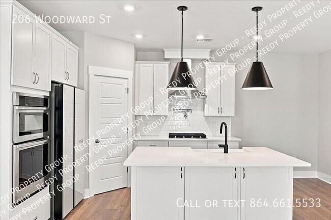 Building Photo - 206 Woodward St