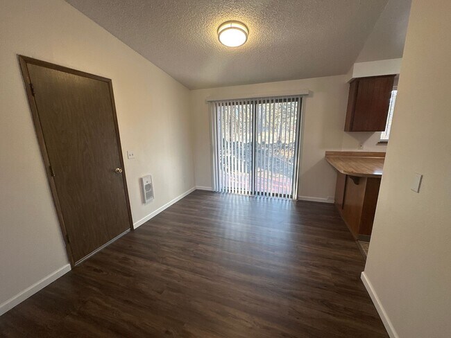 Building Photo - Old Mill 3 Bdrm House, All Appliances, W/D...