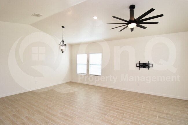 Foto del edificio - 22090 N Belt Dr