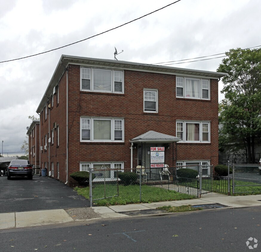 Building Photo - 626-628 Clarkson Ave