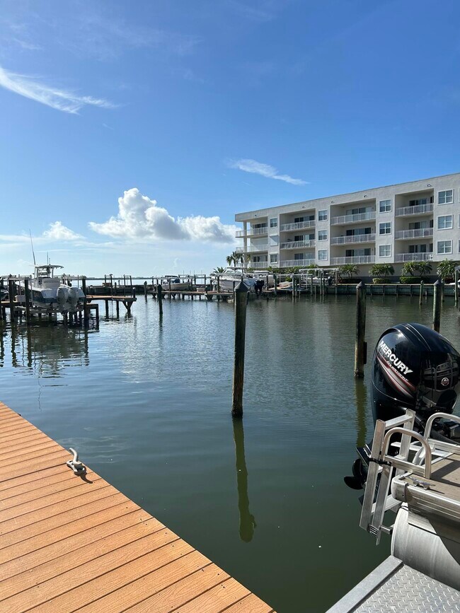 Foto del edificio - 540 S Banana River Dr