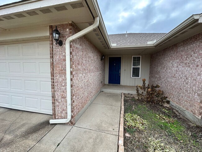 Foto del edificio - Charming 3bed/2bath House Available in OKC/Del City!!