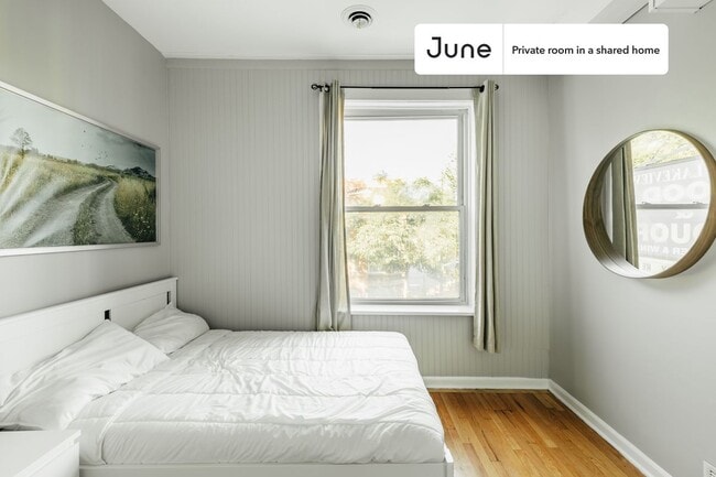 Foto del edificio - Room in Shared 3 bed/1 bath home
