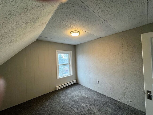 Foto del edificio - 4 bed 1 bath - newly refreshed Allentown h...