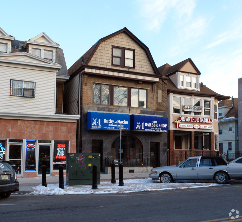 Building Photo - 647 Mount Prospect Ave