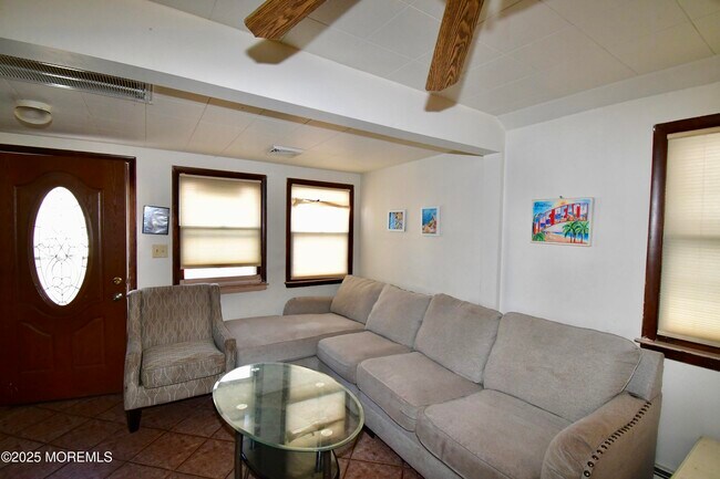 Building Photo - 13 Danby Pl
