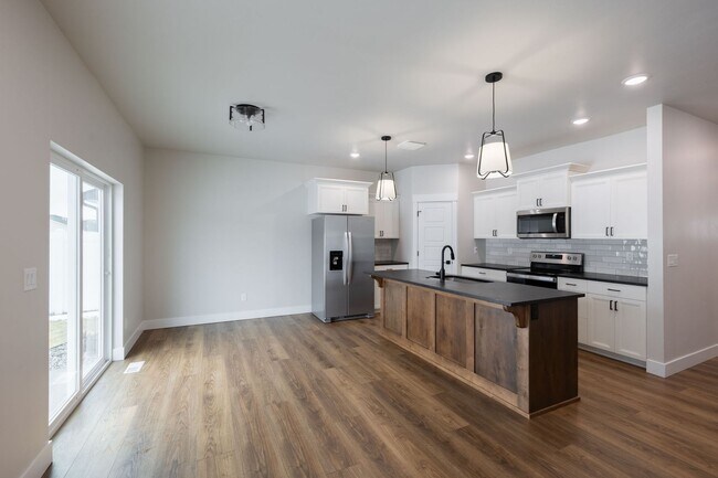 Foto del edificio - BEAUTIFUL 3 Bed 2 Bath Twin home in Sugar city!