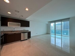 Building Photo - 950 Brickell Bay Dr