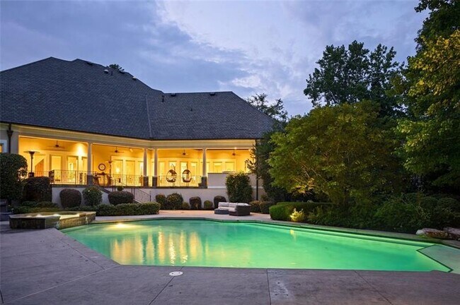 Building Photo - 5011 Green Pine Dr NE