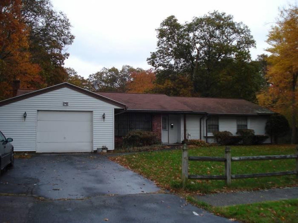 Primary Photo - 141 Sinclair Rd