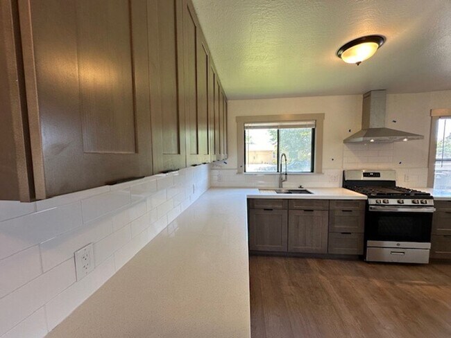 Foto del edificio - Completely Renovated Home in Salinas