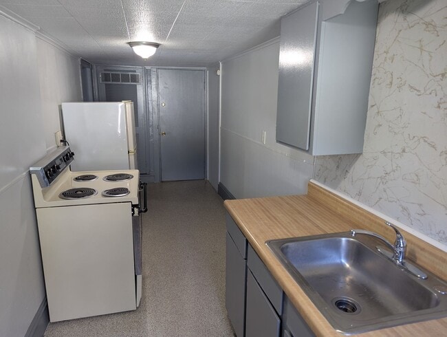 Building Photo - 1055-1057-1057 Liberty St