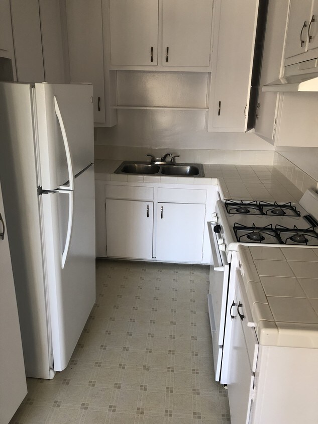 Foto principal - 5361 Russell Ave