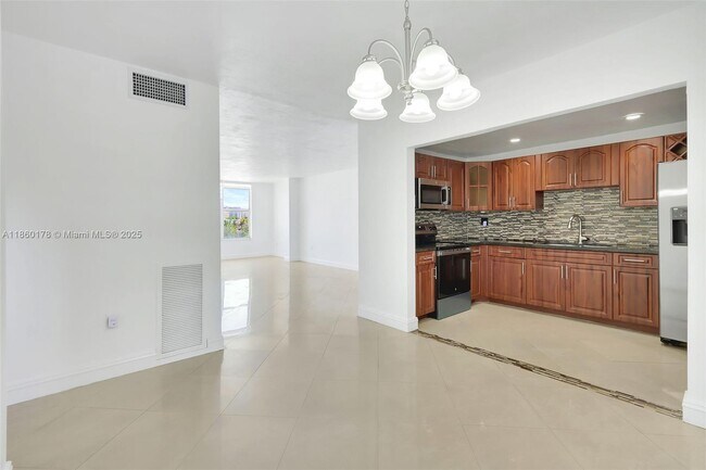 Building Photo - 1475 NE 125th Terrace