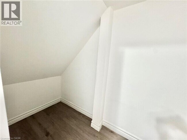 Photo du bâtiment - 1430 Highland Rd W