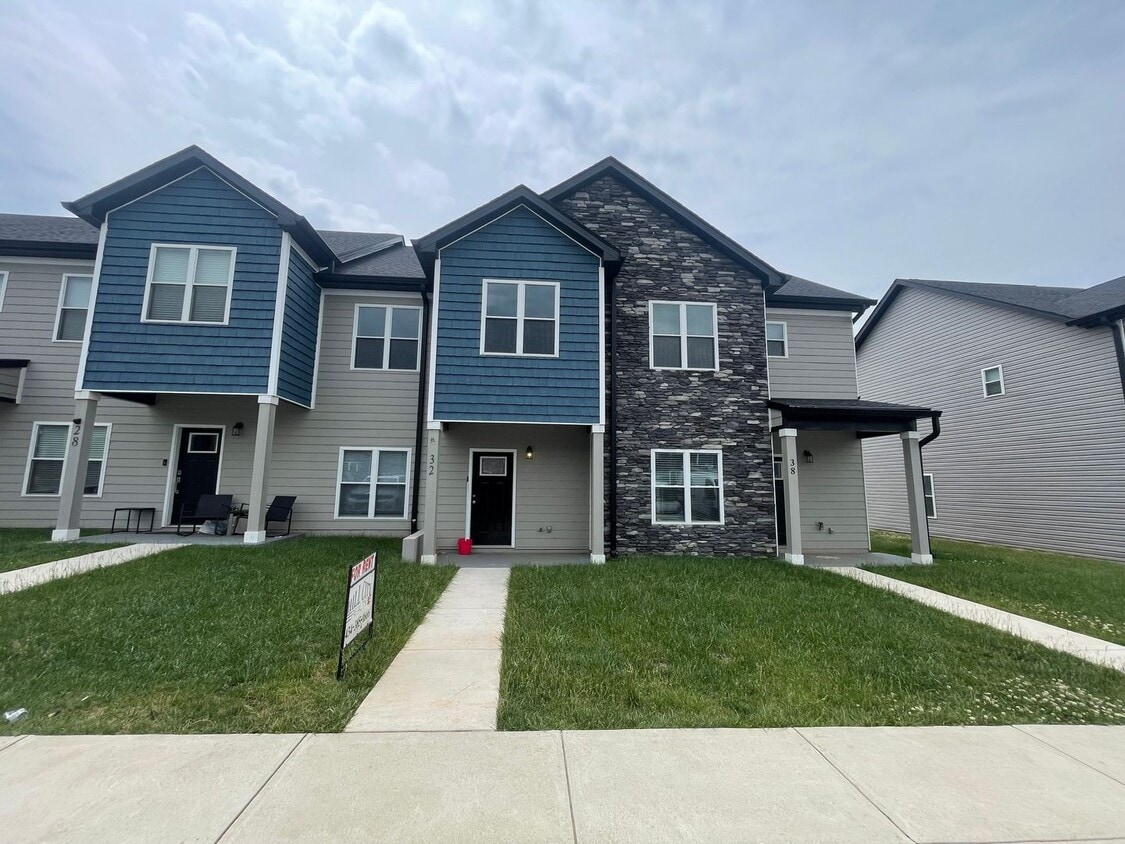 Primary Photo - Blue Ridge Commons Townhome