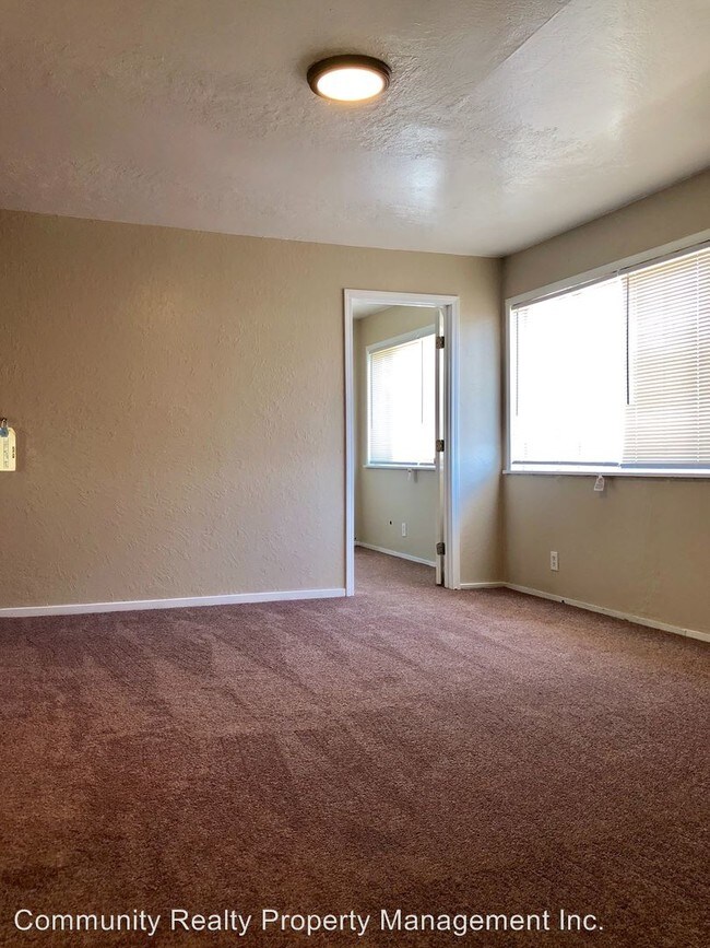 Building Photo - 2 br, 1 bath Apartment - 1001 69th Ave.