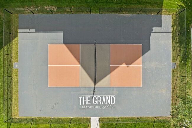 Pickleball Court - The Grand at Riverside